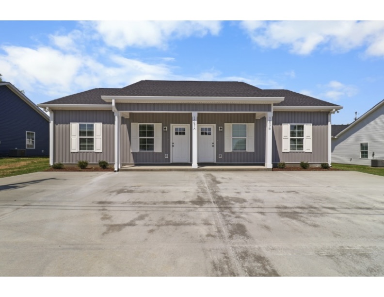 1007 Oak Street - B